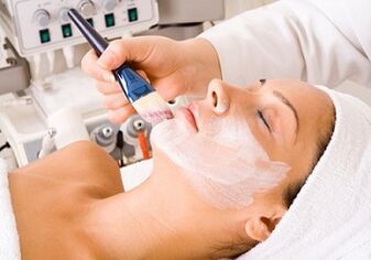 Χημικό peeling για αναζωογόνηση του δέρματος του προσώπου